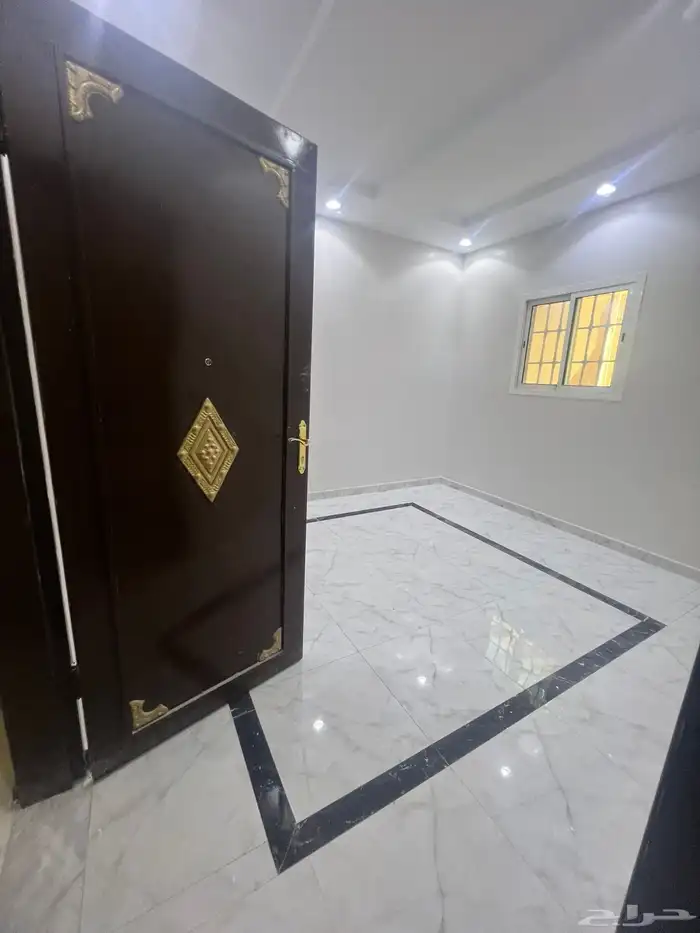 شقه للإيجار حي الفلاح 3