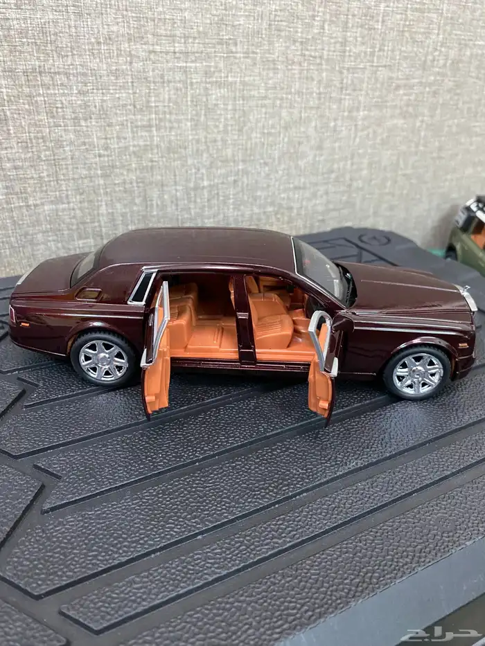 مجسمات سيارات للبيع 26