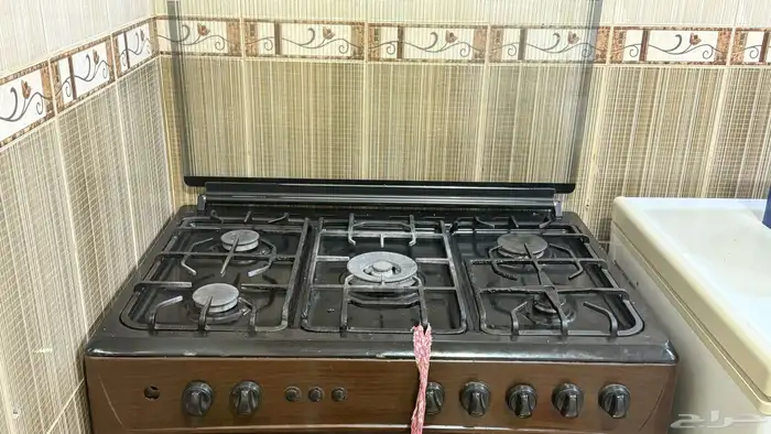 للبيع فرن كهربائي وثلاجة كبيره 0