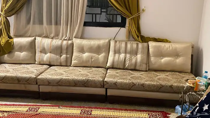 كنب و مساند بسعر رمزي 1