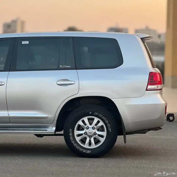 لاندكروزر 2011 سعودي GX.R 6