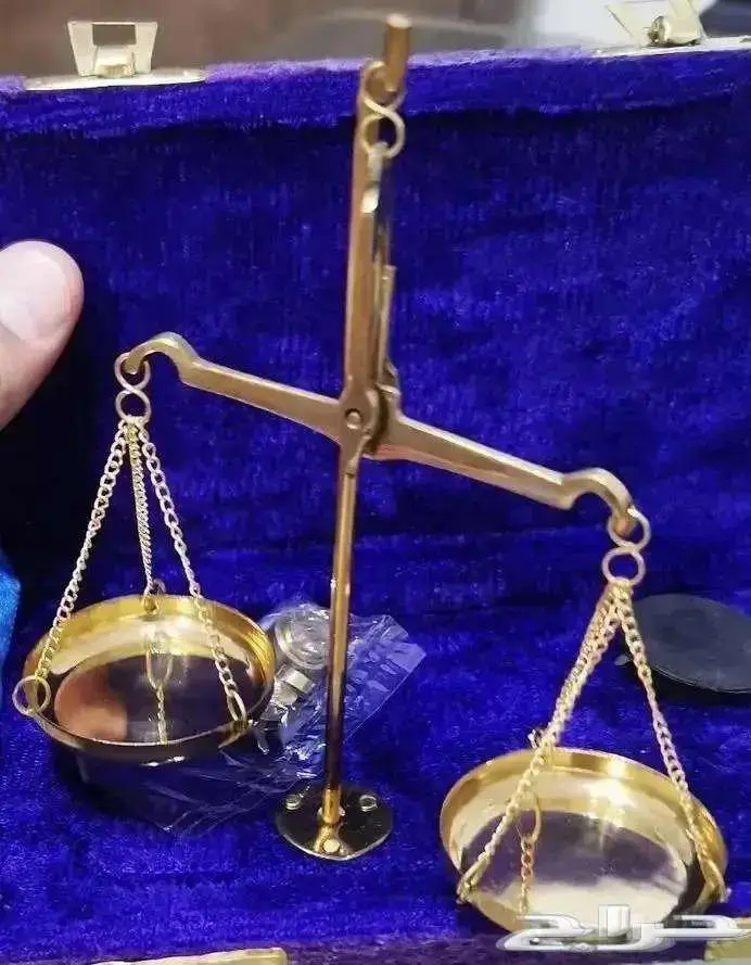 للمحامين وغيرهم موازين صغيرة تحف شبيهة بالتراثية القديمة 38