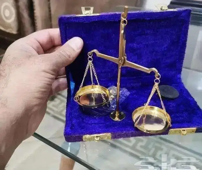 للمحامين وغيرهم موازين صغيرة تحف شبيهة بالتراثية القديمة 18