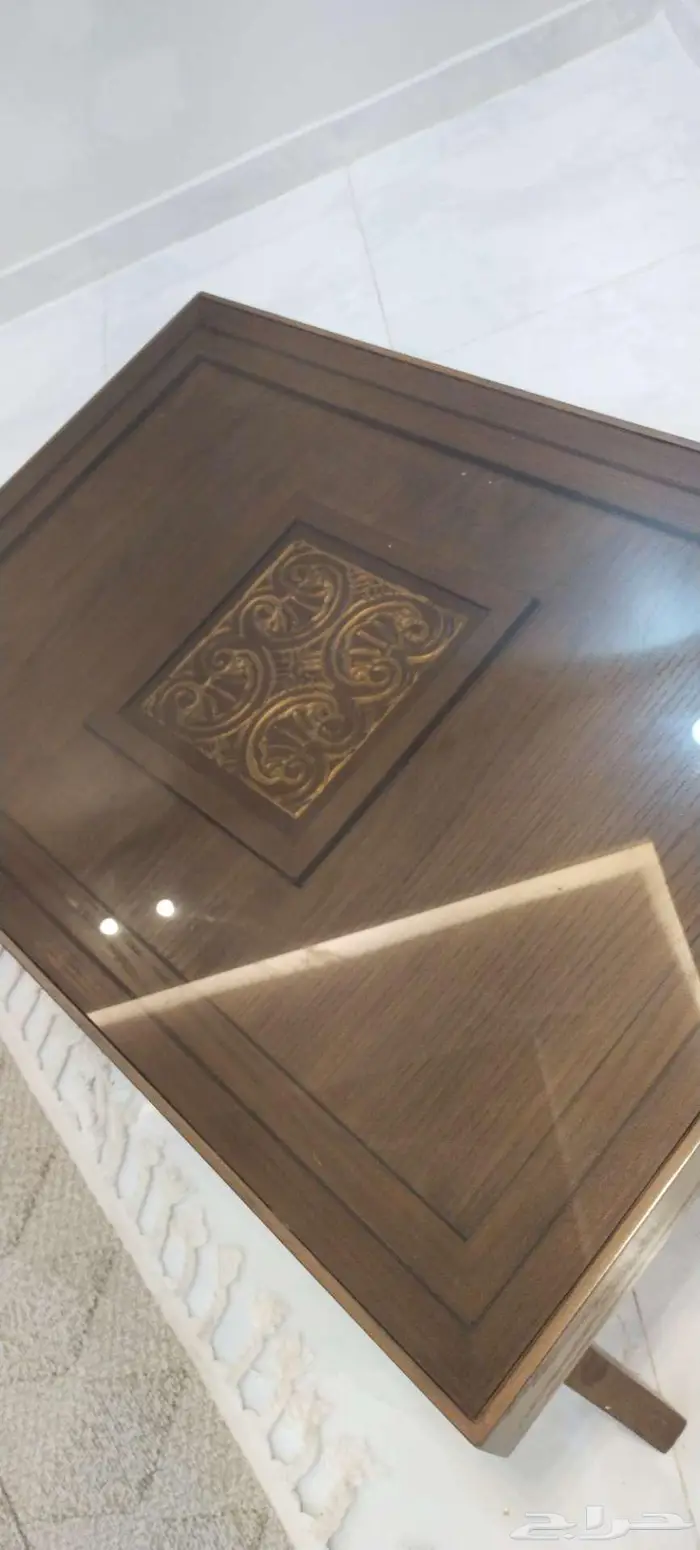 طاولة وسط جديدة من اشبيلية وغاز شغال ممتاز وسجادة 2.5 1.5 5