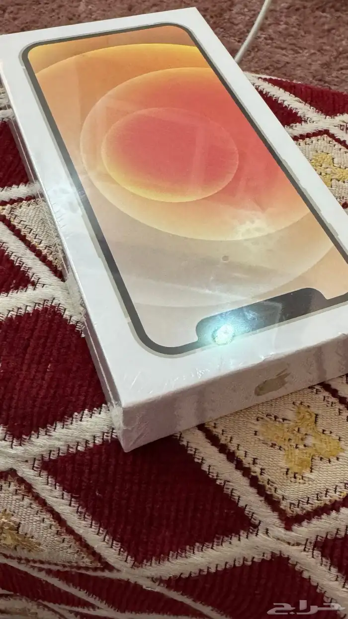 ابل ايفون 12 اللون ابيض 0