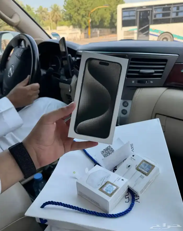 ايفون 15 برو ماكس تيتانيوم طبيعي 256 بطاريه 90  شبه جديد 0