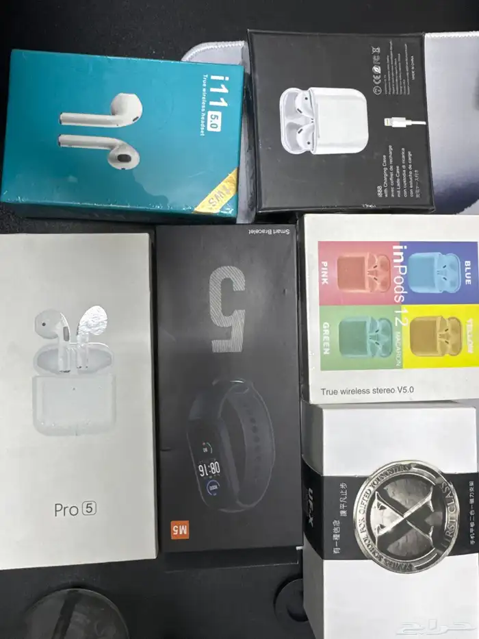 ساعات وسماعات ومثبت الجوال المجموعه عشر حبات 0