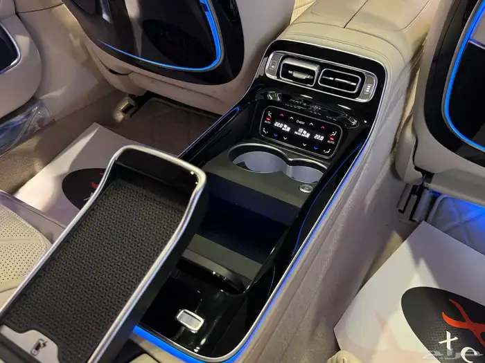 مرسيدس Maybach Brabus 600 موديل 2022م 23