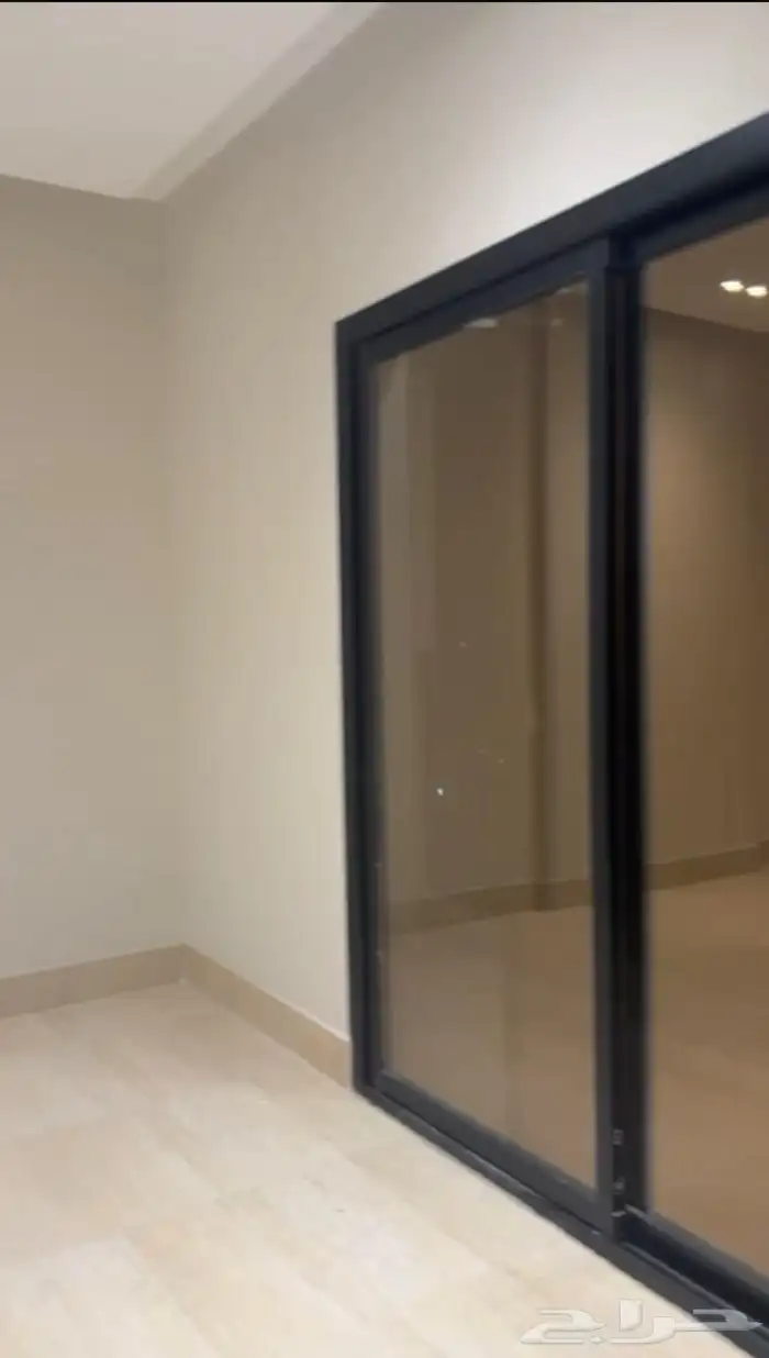 للايجار شقة فاخرة مع مسبح في حي الحمراء بالخبر 0506298 4