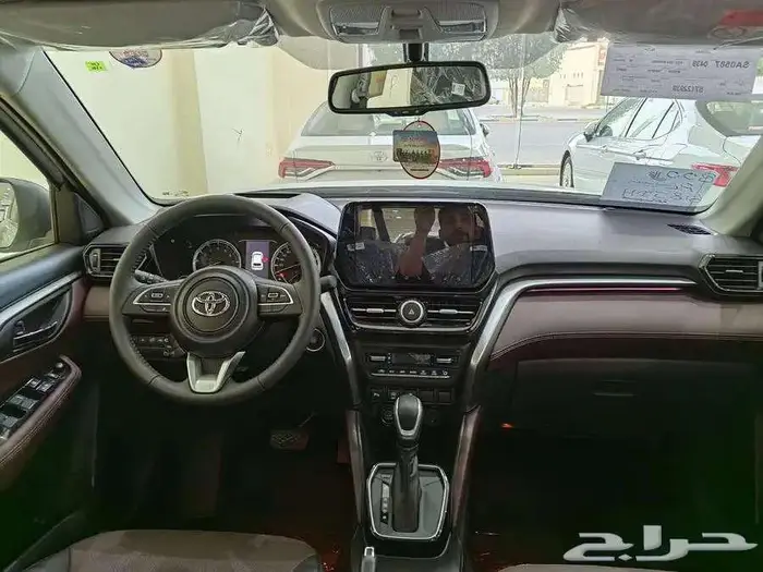 تويوتا اوربان كروزر GLX فل كامل 2025 3