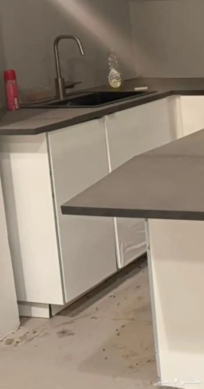 مطبخ ايكيا مع حوض و خلاط اسود 2