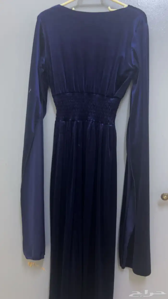 فستان مخمل لون نيلي مقاس سمول شبه جديد بسعر 100ريال 1