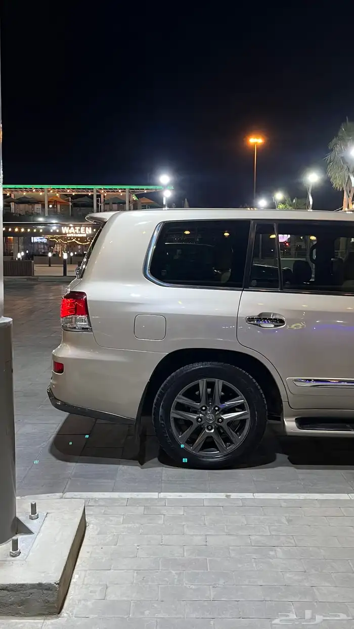 لكزس LX570 2015 9