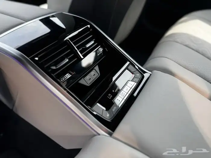 للبيع BMW - M8 - competition موديل 2022 وارد كندا 18