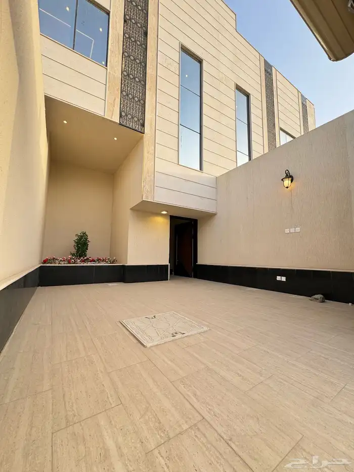 للبيع تاون هاوس موقع مميز تصميم حديث 2