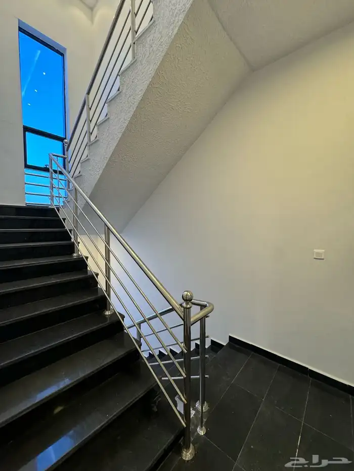 للبيع تاون هاوس موقع مميز تصميم حديث 18