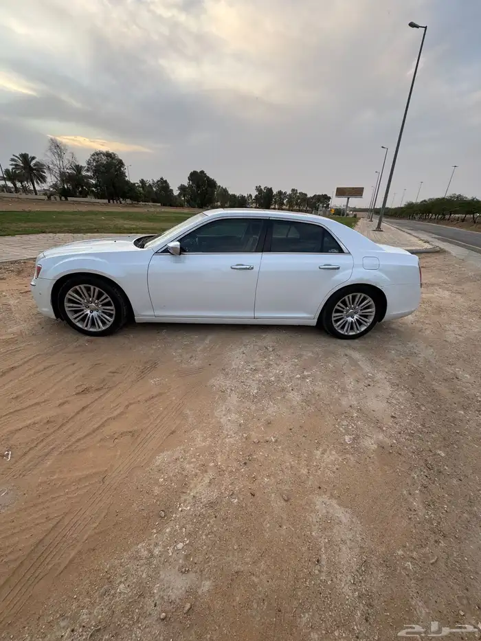 كرايسلر C300 همي 8 سلندر 2014 نظيف بدي وكالة 4