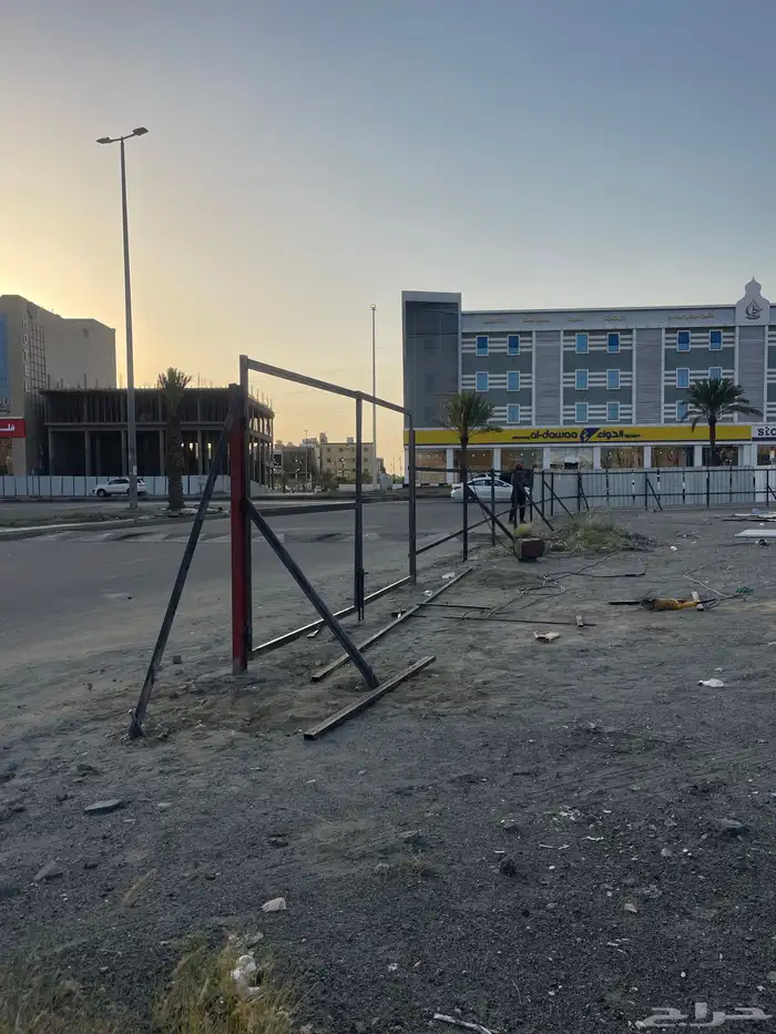 حداد يوجدقسم خاص لتركيب ستارة المشاريع ولبنا متطلبات البلديه 0