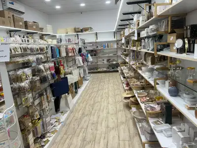محل كماليات للبيع او للتقبيل بجميع ملحقاته 0
