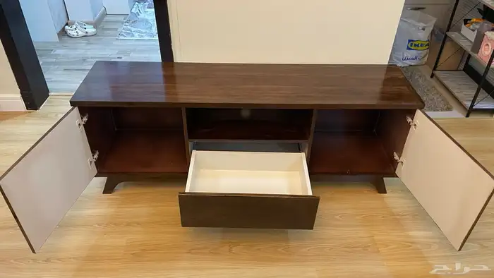 طاولة تلفزيون مستعمله ( سليمه من الكسور ) 1