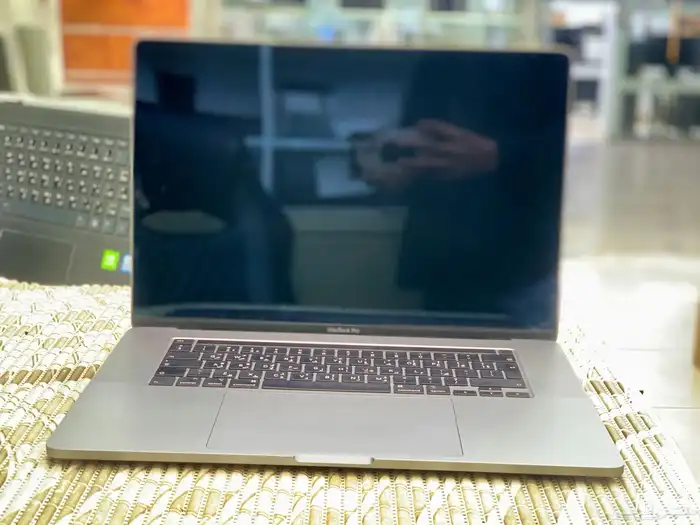 عرض خاص   ماك بوك برو i9 2019   قوة وأناقة احترافية 0