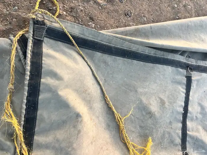 للبيع شراع تريله 14متر الطول والعرض 6 متر نضيف وعلى الشرط 1