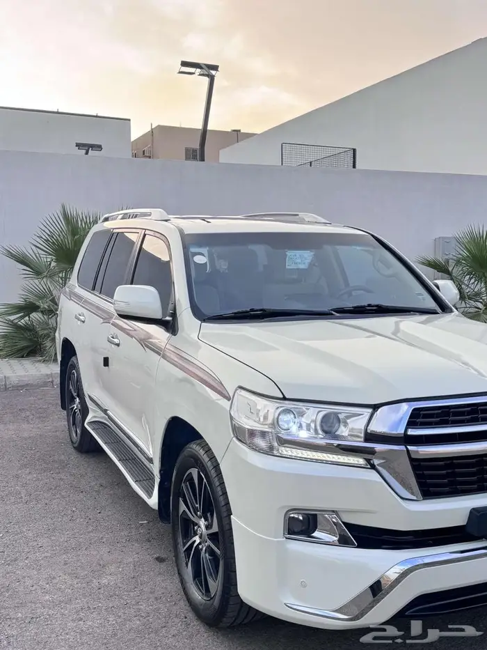 لاندكروزر 13