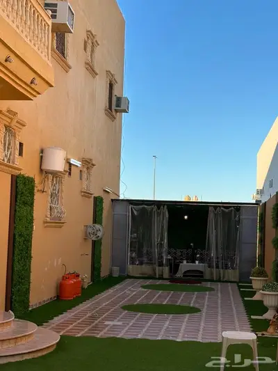 للبيع بيت دور وشقتين 21