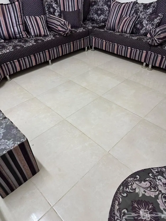 كنب مع طاولاته للبيع 1
