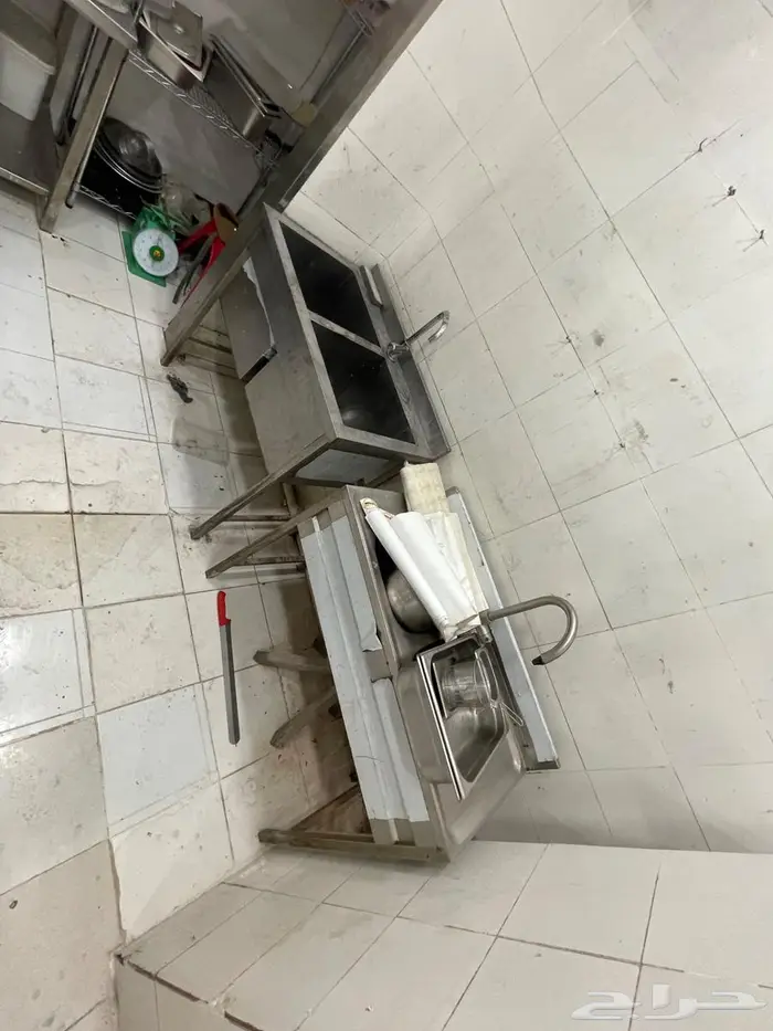 ادوات ومعدات لتجهيز مطعمين كاملين 22