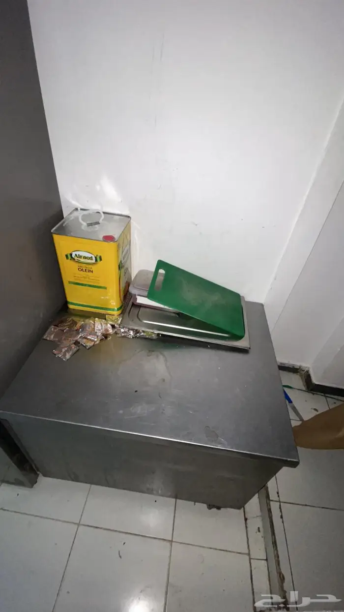 ادوات ومعدات لتجهيز مطعمين كاملين 10