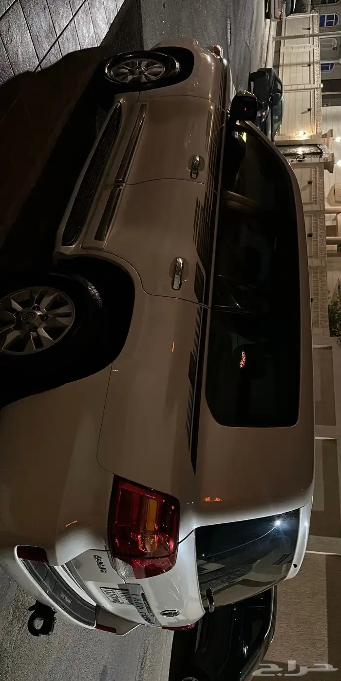 للبيع 4 جنوط لاندكروزر اصليات مع كفراتهم 0