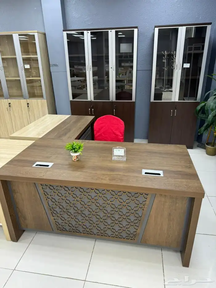 مكتب طقم فخم جلد و مكاتب سكرتارية موظفين اثاث مكتبي و كراسي 40