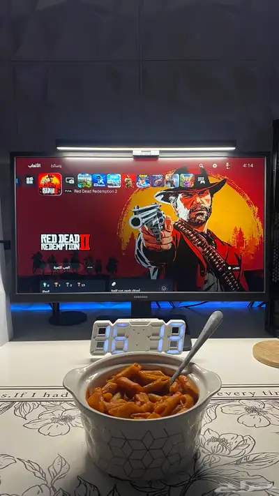 شاشه تشتغل للكونسل و البي سي 3