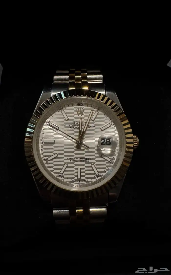 السلام عليكم يوجد ساعات رولكس درجة اولى شبية الماركة 0