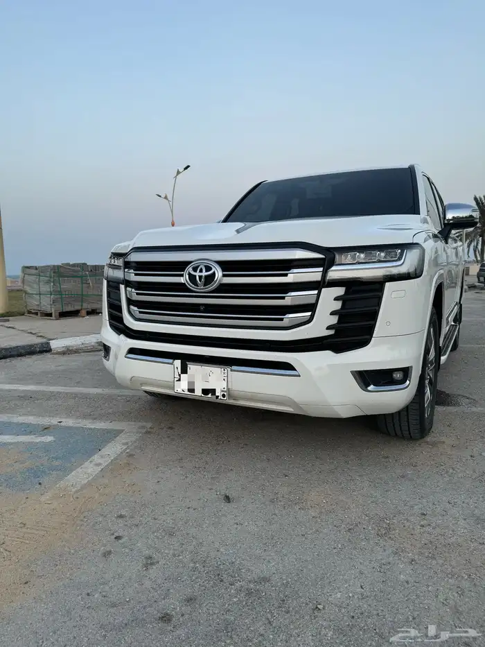 لاندكروزر 2023 VX وارد قطر 2