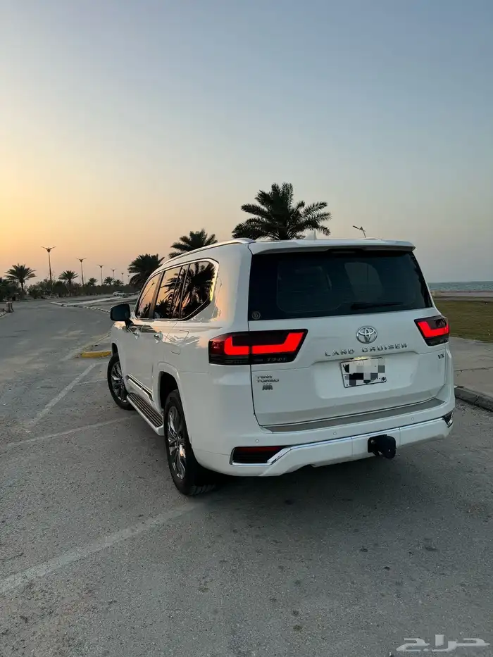 لاندكروزر 2023 VX وارد قطر 4