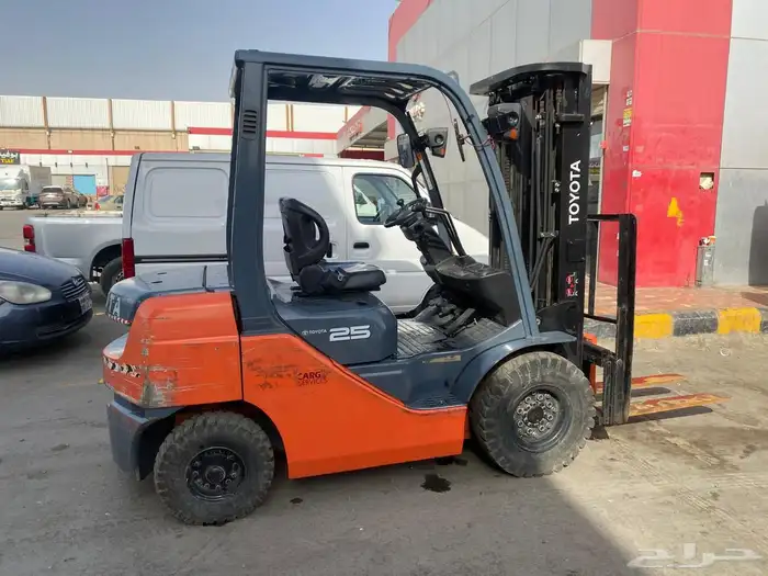 فوركلفت للايجار رافعة شوكية رافعات للايجار اليومي والشهري 1