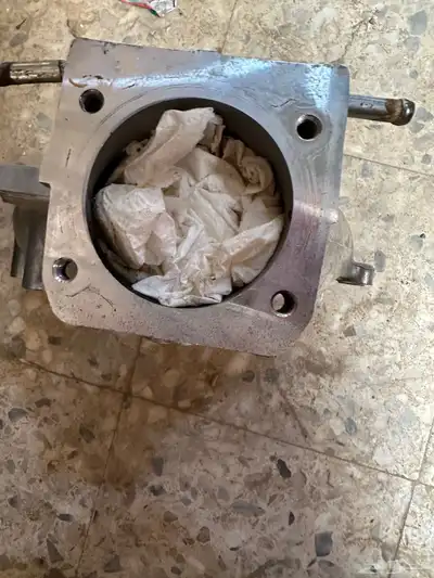 للبيع قطع نيسان وتيوتا هذرز ودبه وغرفه وفلتر وكاله 8