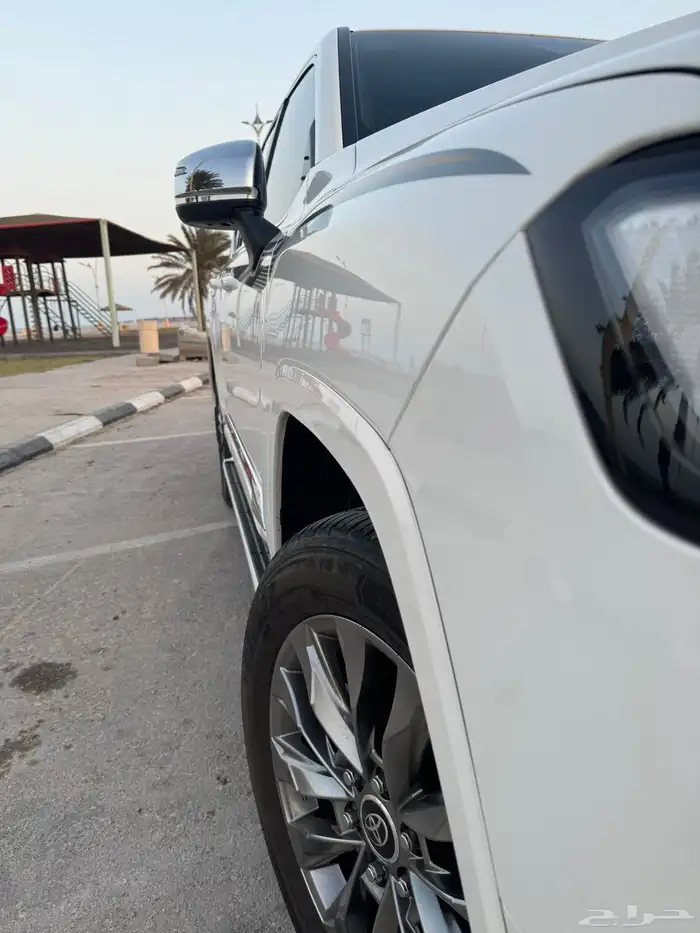 لاندكروزر 2023 VX وارد قطر 6