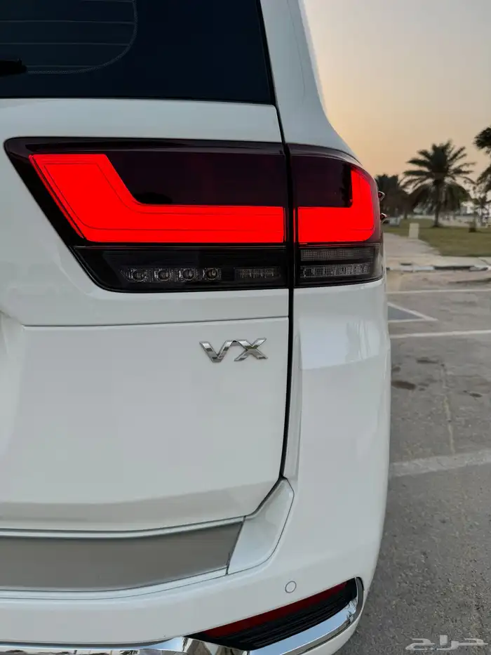 لاندكروزر 2023 VX وارد قطر 25