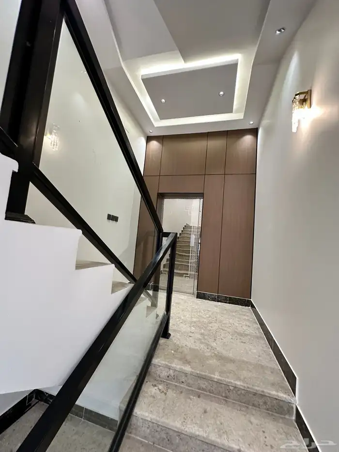 للبيع في ابها المحاله روف مع مدخل سياره وسطح 9