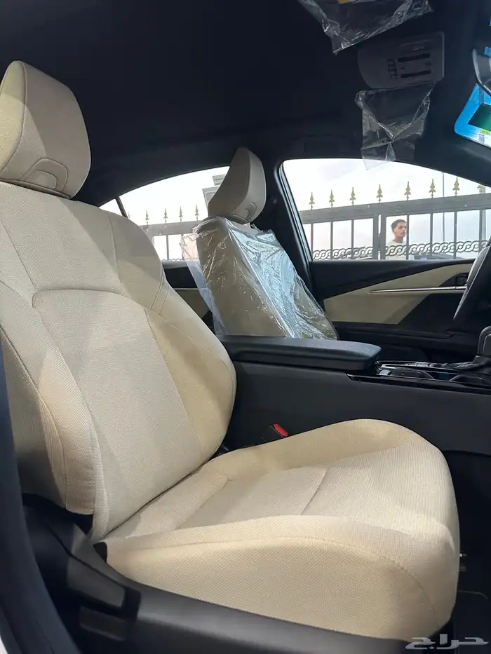 كامري بانوراما هايبرد LE ابيض لؤلؤي مدخل بيج 2025 27