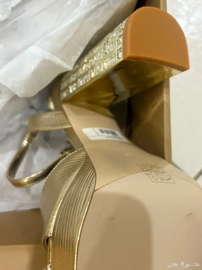 كعب جديد ماركة ديون اصلي مقاس 40 3