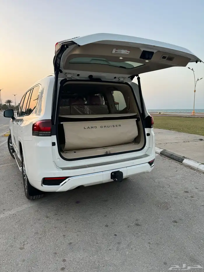 لاندكروزر 2023 VX وارد قطر 20