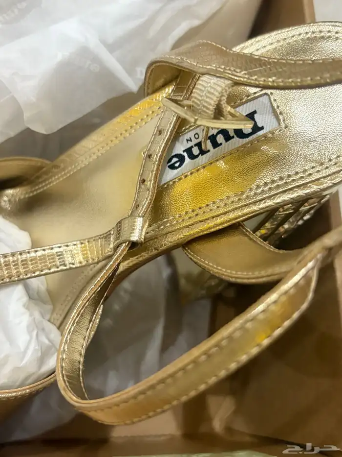 كعب جديد ماركة ديون اصلي مقاس 40 0