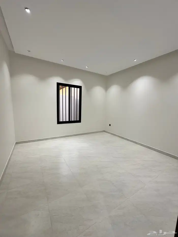 للبيع في ابها المحاله روف مع مدخل سياره وسطح 33
