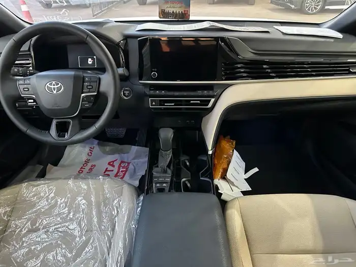 كامري بانوراما هايبرد LE ابيض لؤلؤي مدخل بيج 2025 12