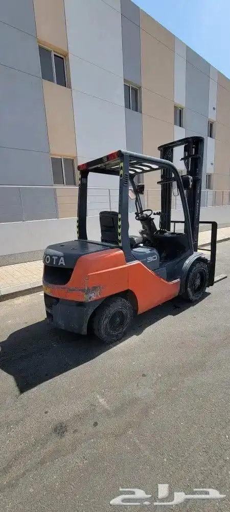 فوركلفت للايجار رافعة شوكية رافعات للايجار اليومي والشهري 2