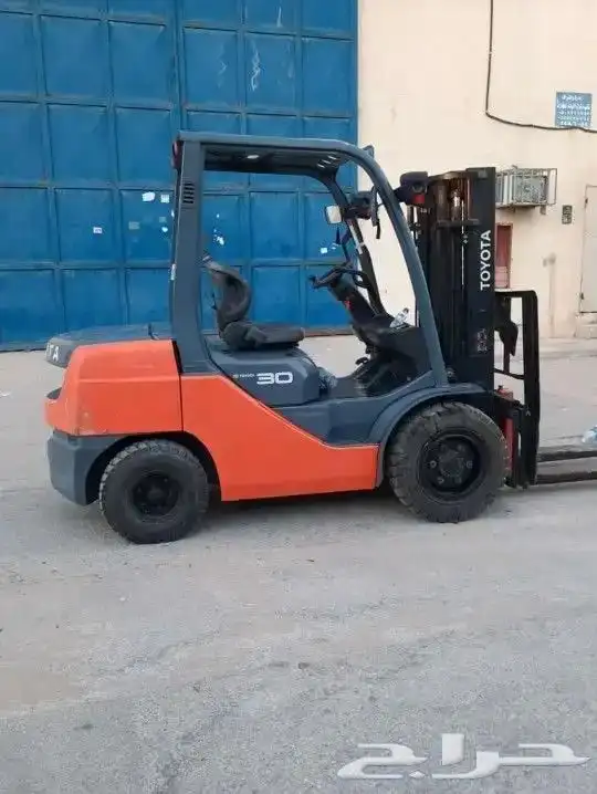 فوركلفت للايجار رافعة شوكية رافعات للايجار اليومي والشهري 14